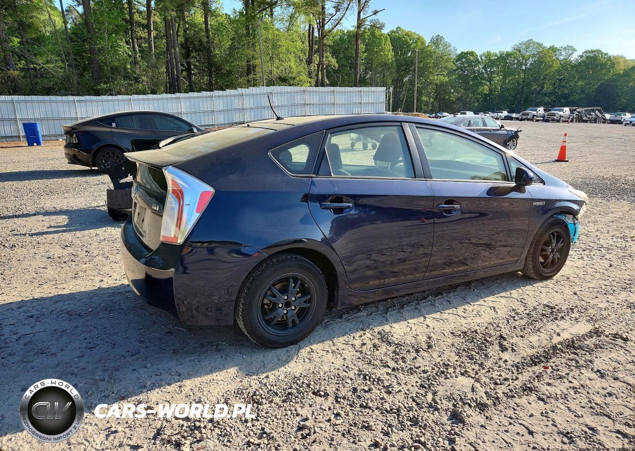 2015 Toyota Prius Two VIN:JTDKN3DU0F0438695 - 3