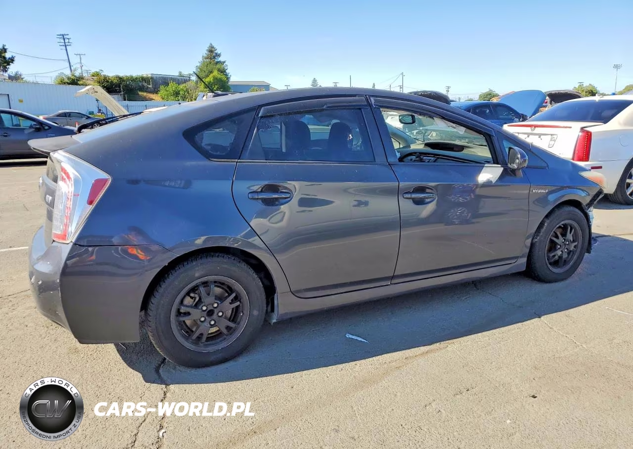 2013 Toyota Prius Four VIN:JTDKN3DUXD1643142 - 3