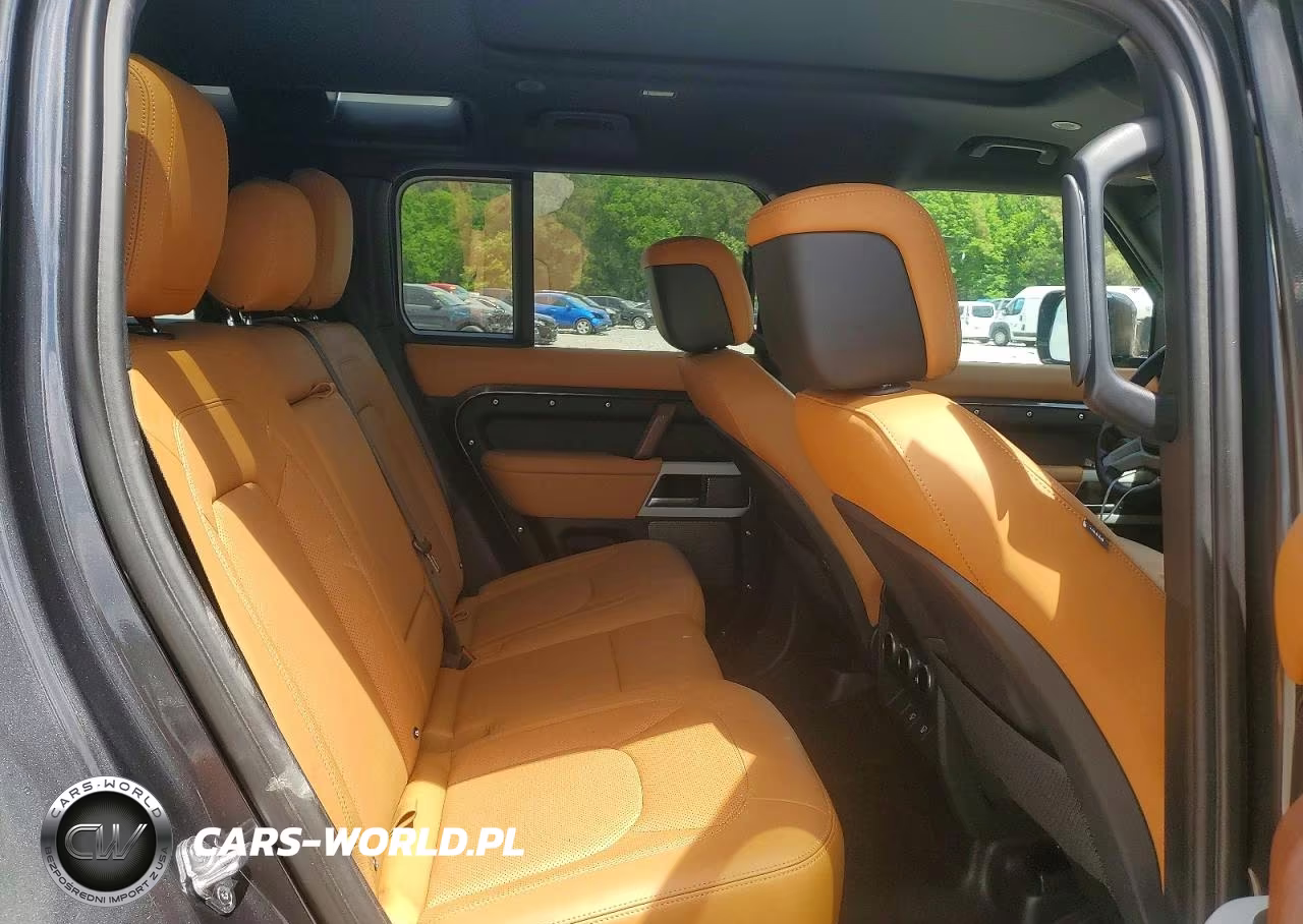 2024 Land Rover Defender 110 S VIN:SALEJ7EXXR2301614 - 11