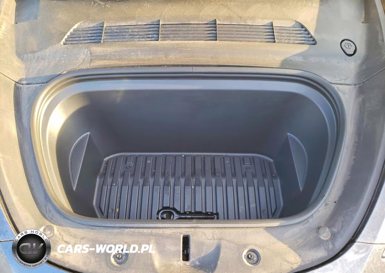 2023 Tesla Model Y VIN:7SAYGAEE5PF606224 - 11