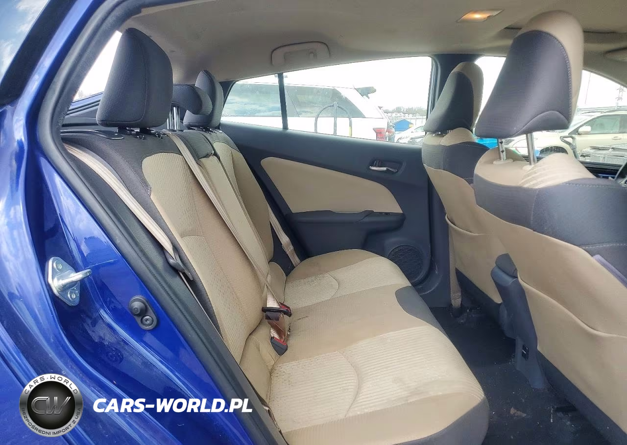 2018 Toyota Prius Three VIN:JTDKARFU7J3548808 - 10