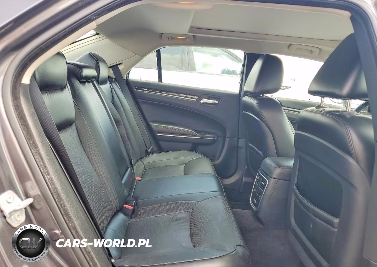 2016 Chrysler 300 VIN:2C3CCAKGXGH344031 - 10