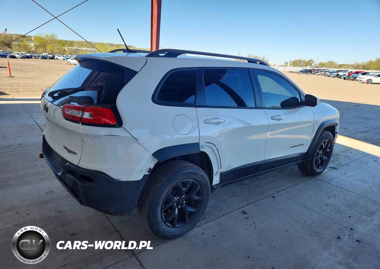 2015 Jeep Cherokee Trailhawk VIN:1C4PJMBS6FW756455 - 3