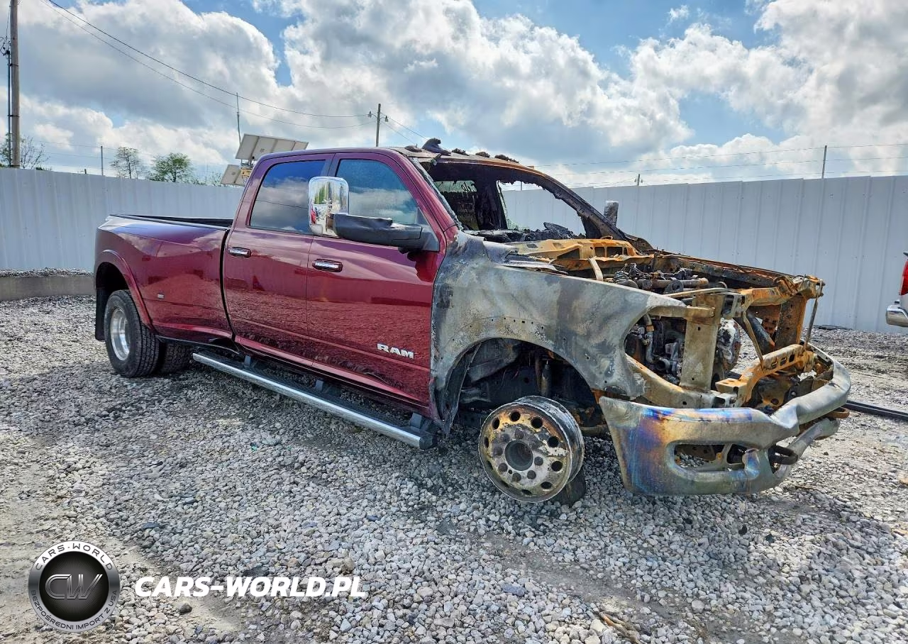 2019 Ram 3500 Laramie VIN:3C63RRJL2KG533117 - 4