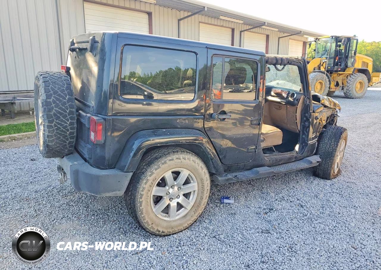 2013 Jeep Wrangler Unlimited Sahara VIN:1C4HJWEGXDL588521 - 3