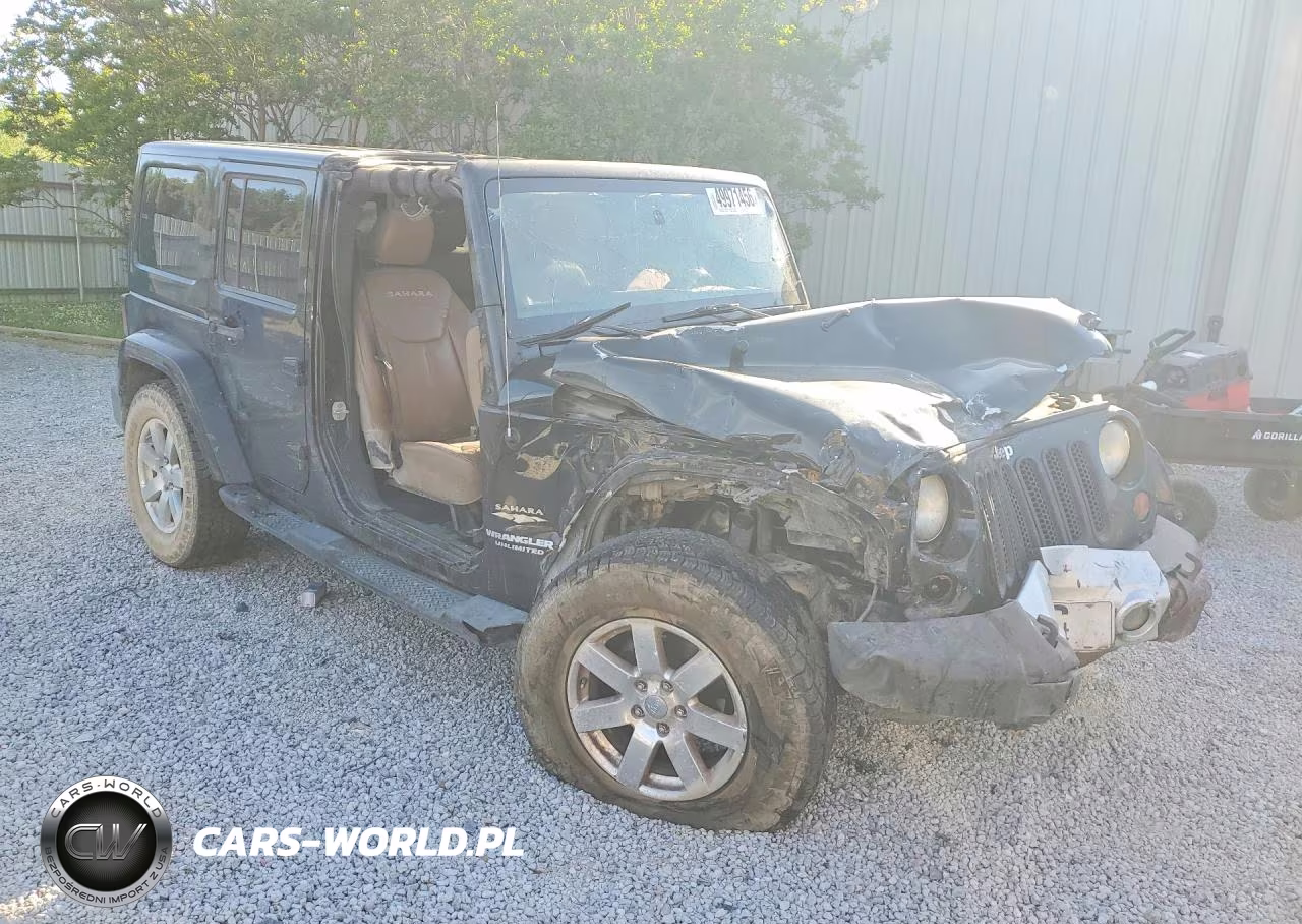 2013 Jeep Wrangler Unlimited Sahara VIN:1C4HJWEGXDL588521 - 4