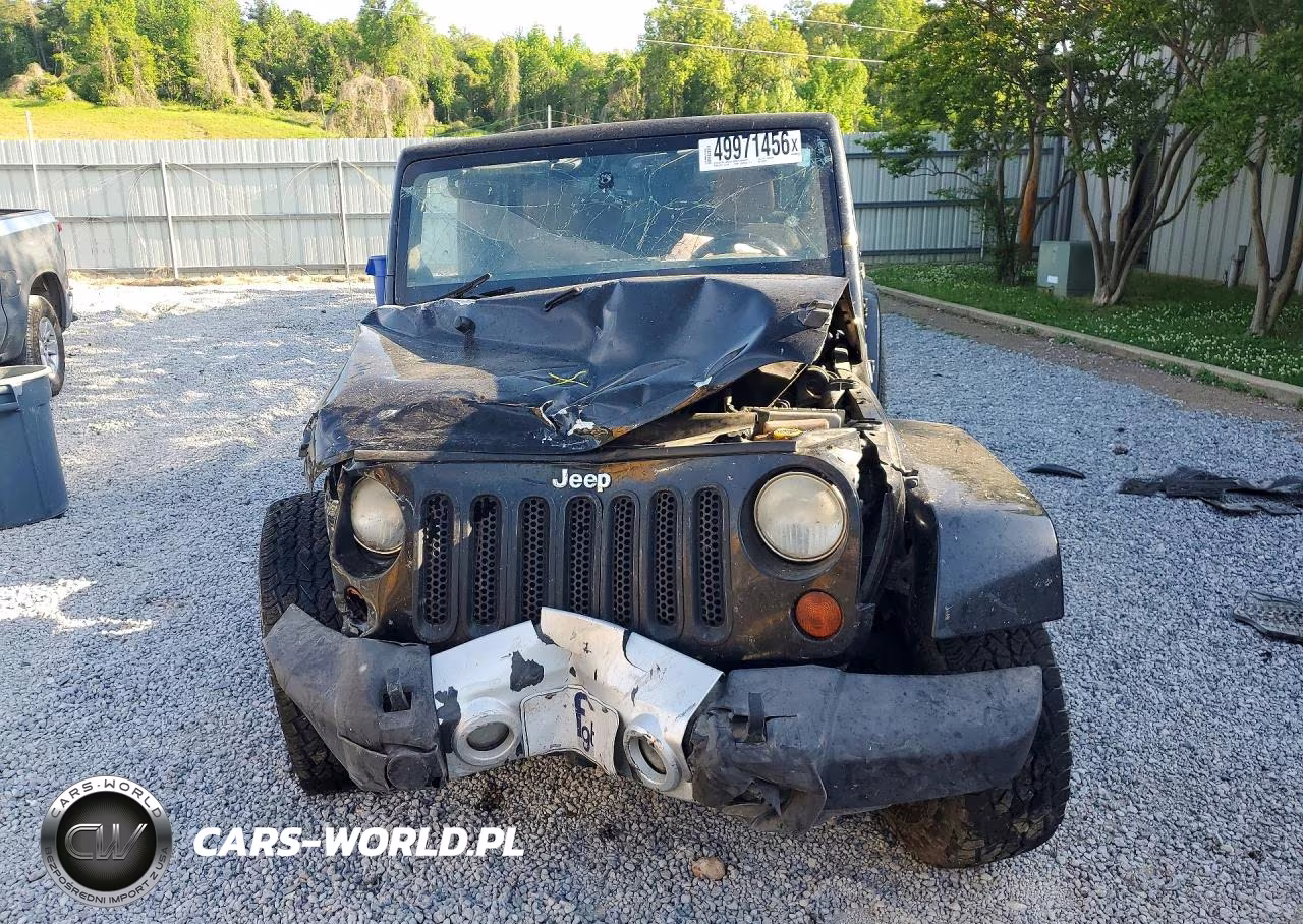 2013 Jeep Wrangler Unlimited Sahara VIN:1C4HJWEGXDL588521 - 5