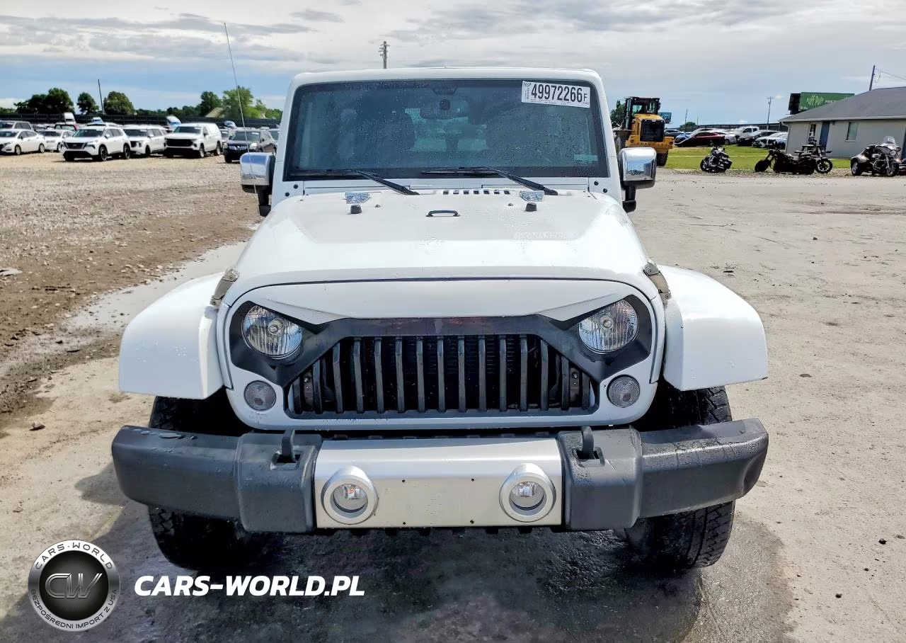 2015 Jeep Wrangler Unlimited Sahara VIN:1C4BJWEG5FL604102 - 5
