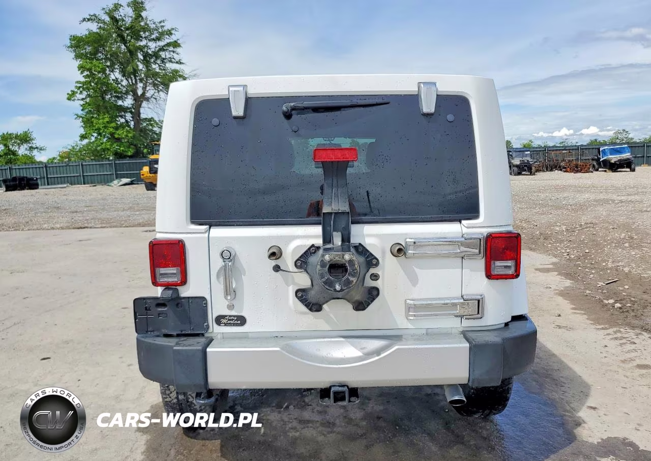 2015 Jeep Wrangler Unlimited Sahara VIN:1C4BJWEG5FL604102 - 6