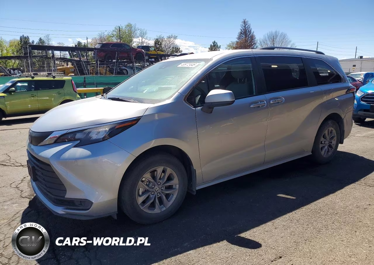 2025 Toyota Sienna Le 8-Passenger – zdjęcie 1 z 13