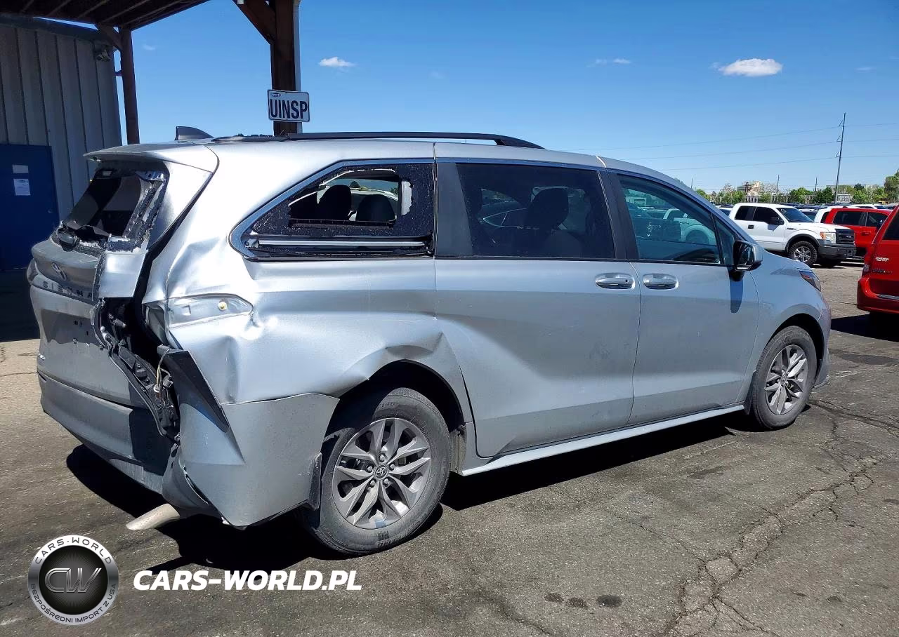 2025 Toyota Sienna Le 8-Passenger VIN:5TDKSKFCXSS159611 - 3