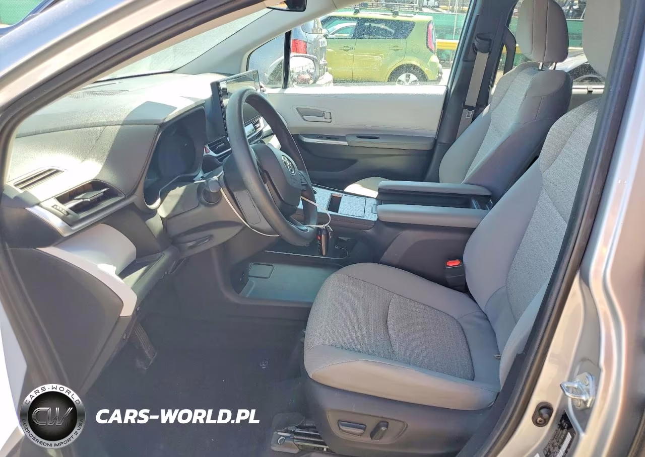 2025 Toyota Sienna Le 8-Passenger VIN:5TDKSKFCXSS159611 - 7