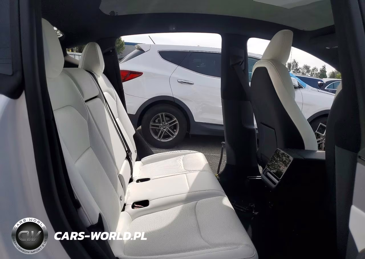 2026 Tesla Model Y VIN:7SAYGDEDXTF580884 - 10