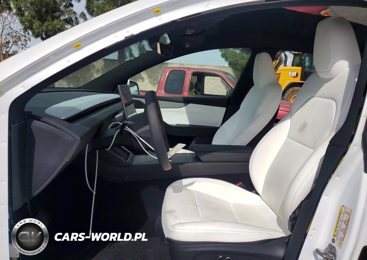 2026 Tesla Model Y VIN:7SAYGDEDXTF580884 - 7