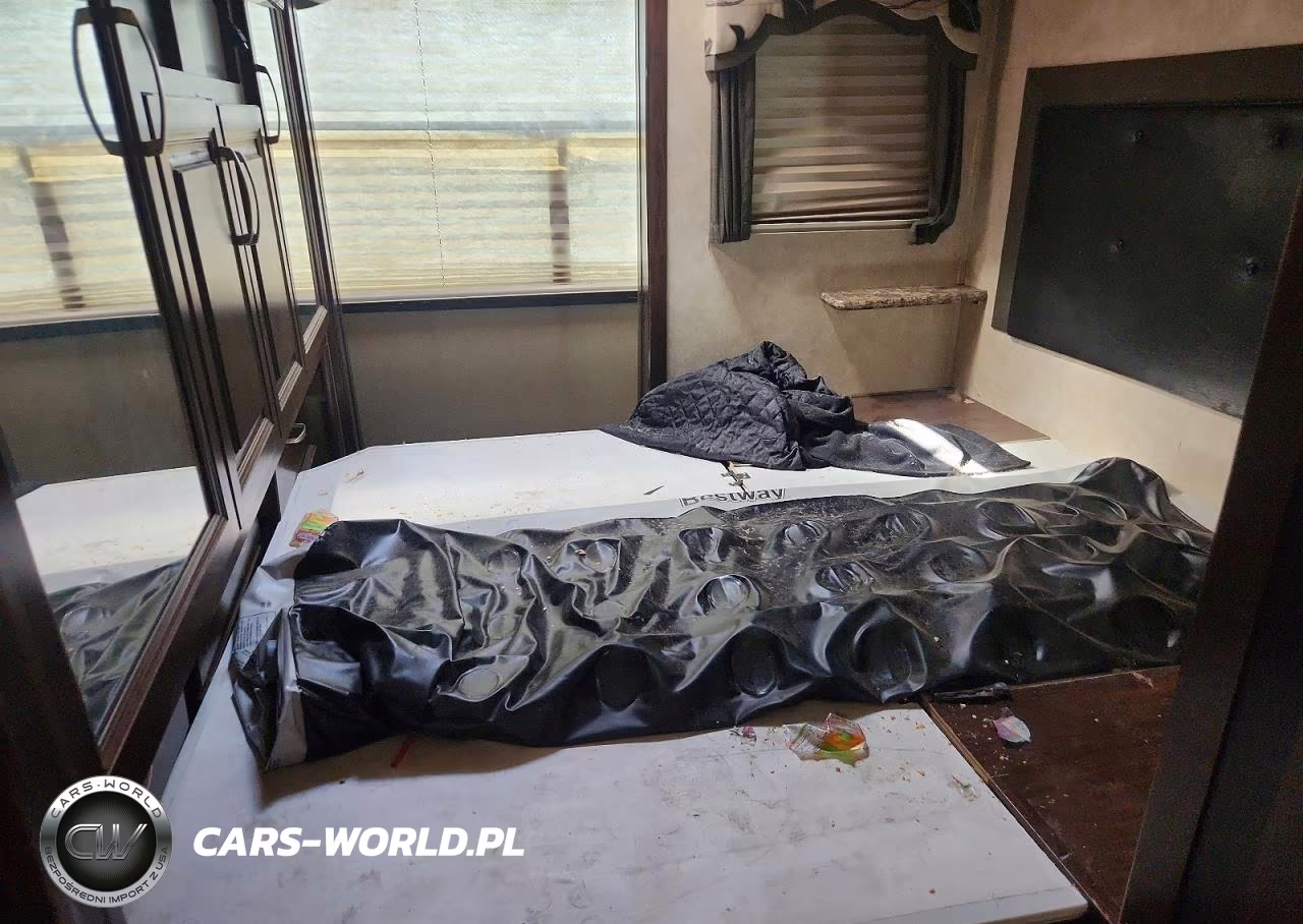 2015 Keystone Mountaineer Camper VIN:4YDF37522F4730415 - 6