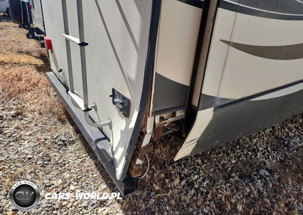 2015 Keystone Mountaineer Camper VIN:4YDF37522F4730415 - 9