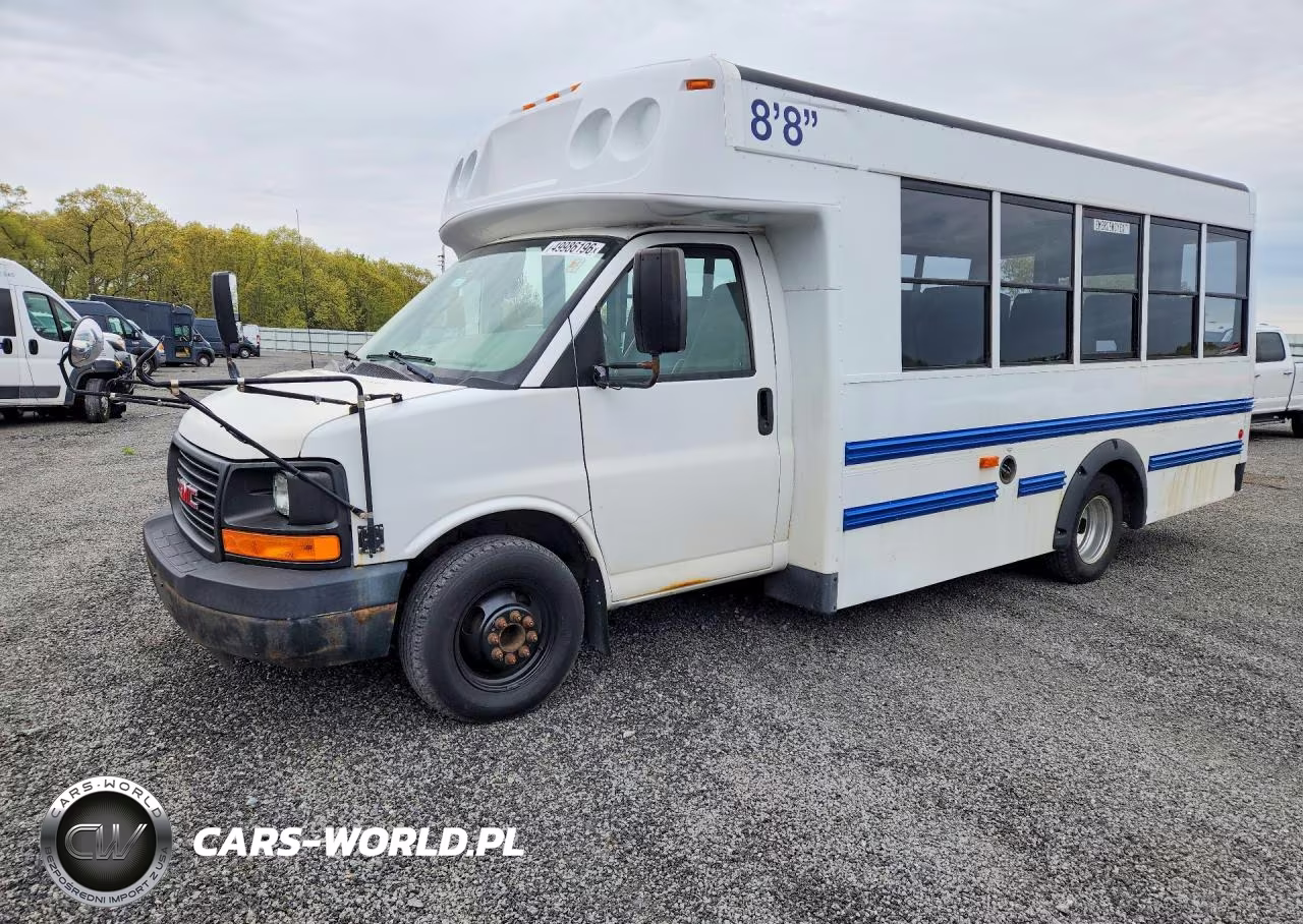 2009 GMC Savana Cutaway G3500