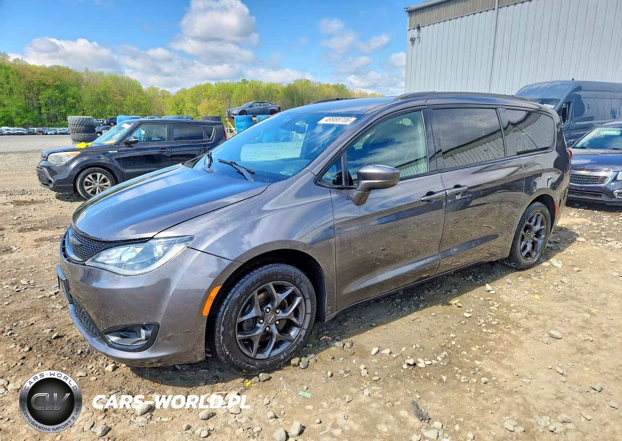 2018 Chrysler Pacifica Touring L Plus