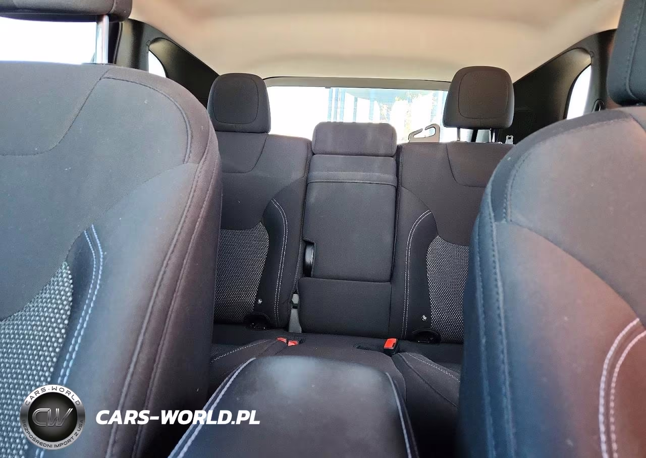 2019 Jeep Cherokee Latitude VIN:1C4PJLCB7KD128550 - 10