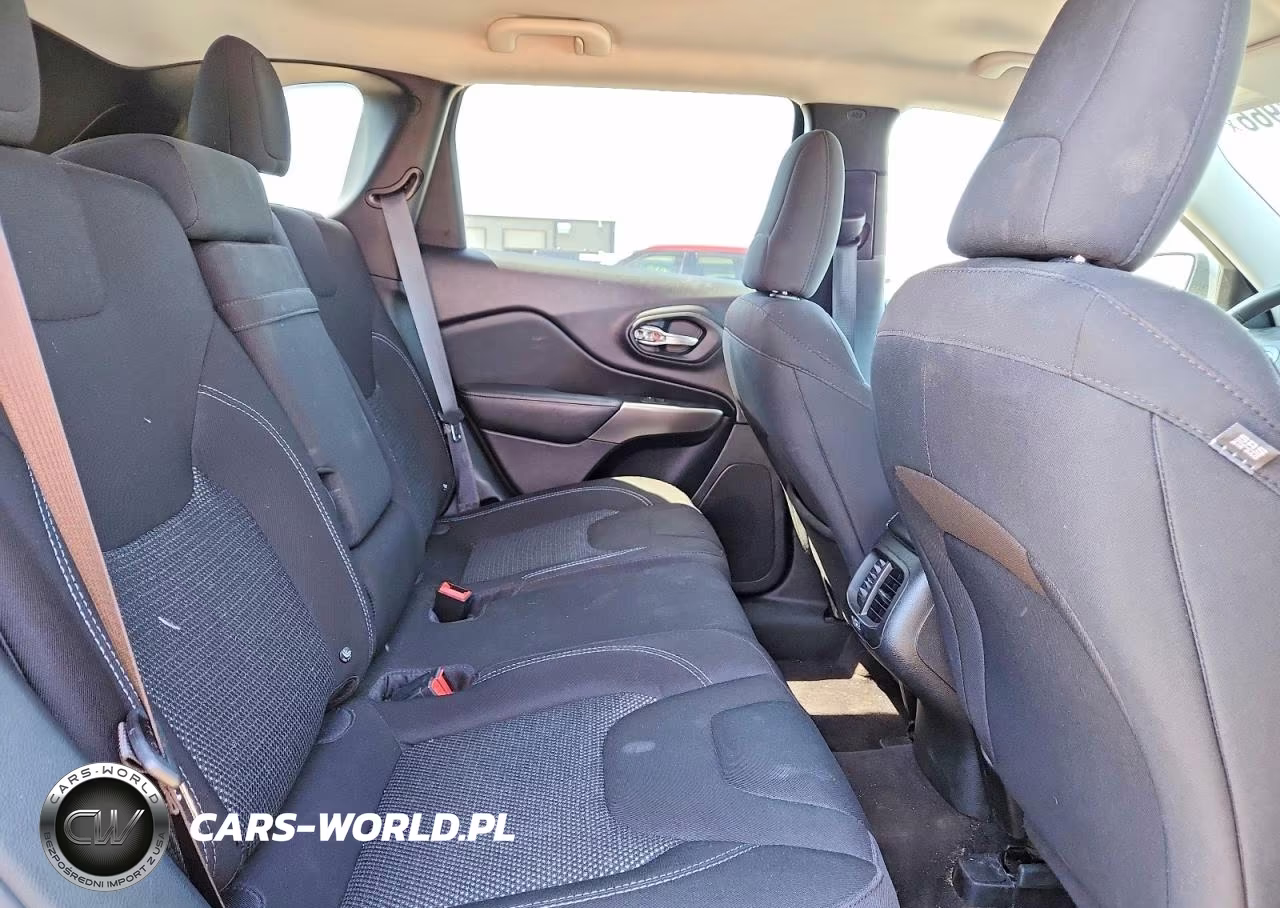 2019 Jeep Cherokee Latitude VIN:1C4PJLCB7KD128550 - 11