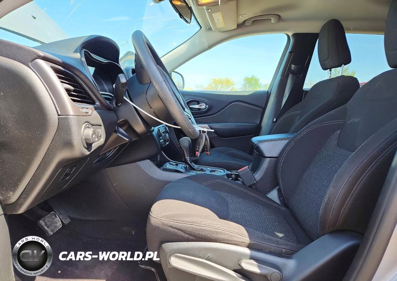2019 Jeep Cherokee Latitude VIN:1C4PJLCB7KD128550 - 7