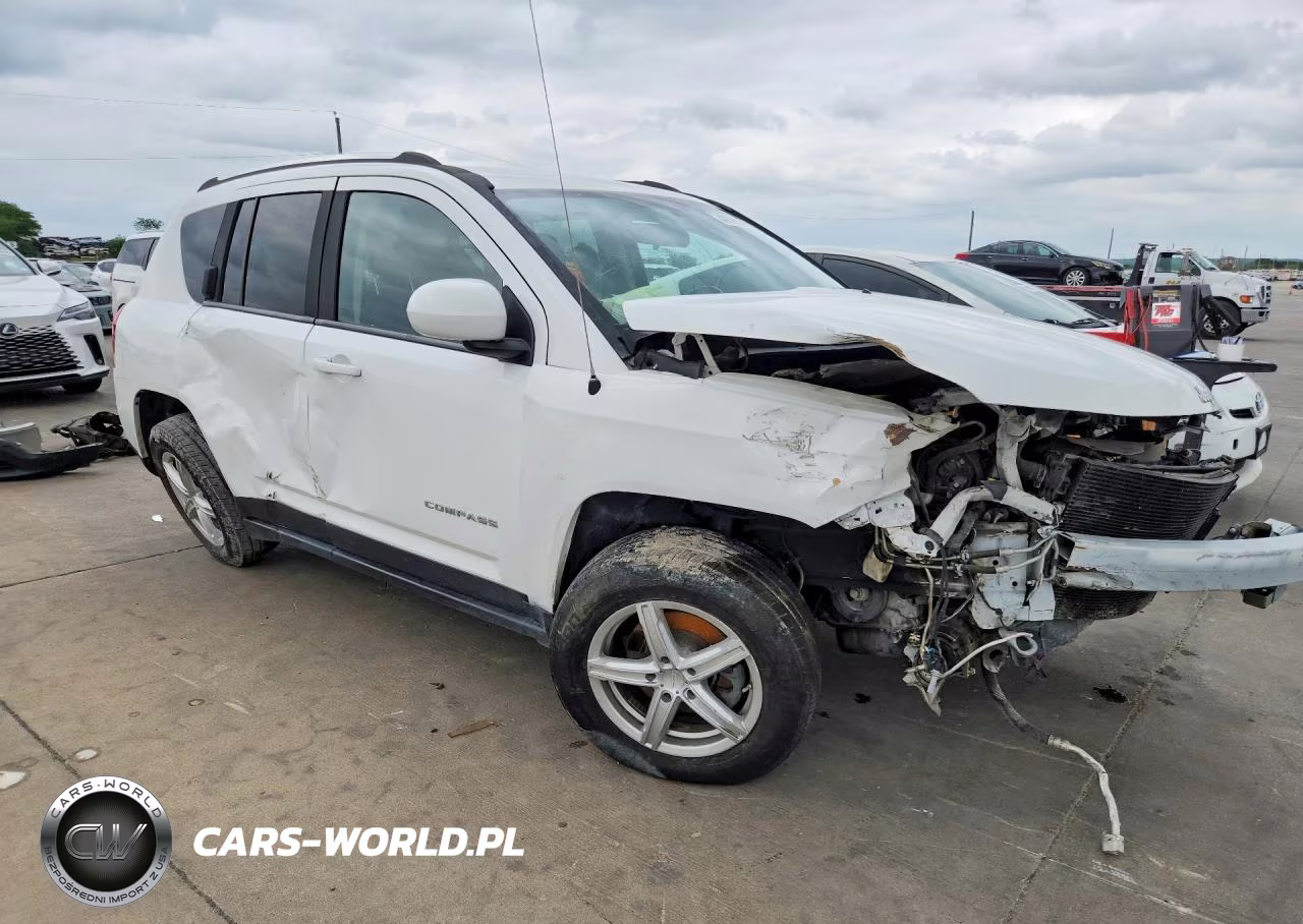 2014 Jeep Compass Latitude VIN:1C4NJCEA9ED538086 - 4