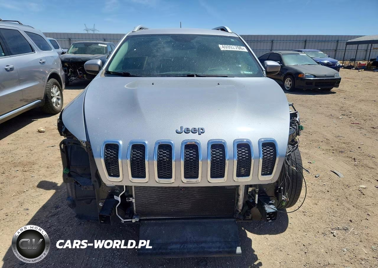 2017 Jeep Cherokee Latitude VIN:1C4PJLCBXHW573040 - 5