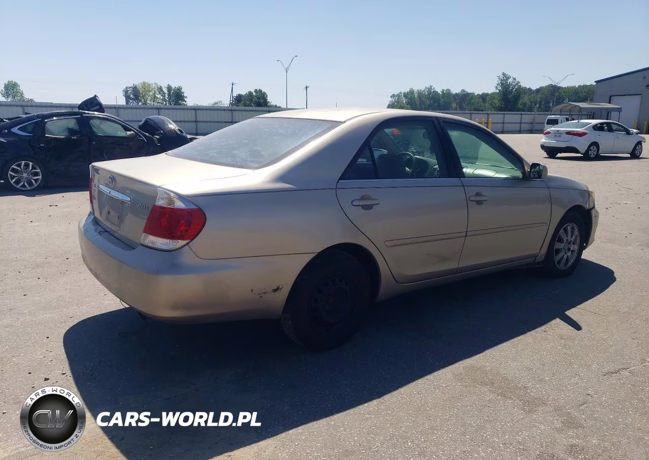 2005 Toyota Camry Le VIN:4T1BE32K75U538815 - 3
