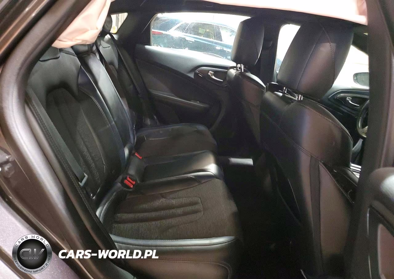 2015 Chrysler 200 S VIN:1C3CCCBB3FN527292 - 10