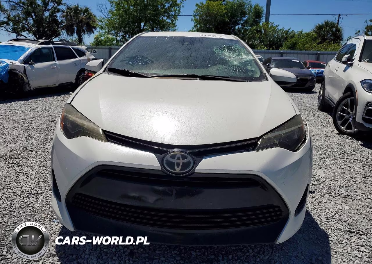 2018 Toyota Corolla Le VIN:5YFBURHE1JP823318 - 5