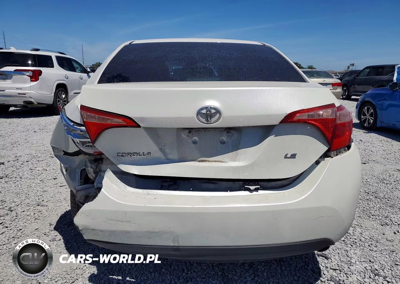 2018 Toyota Corolla Le VIN:5YFBURHE1JP823318 - 6