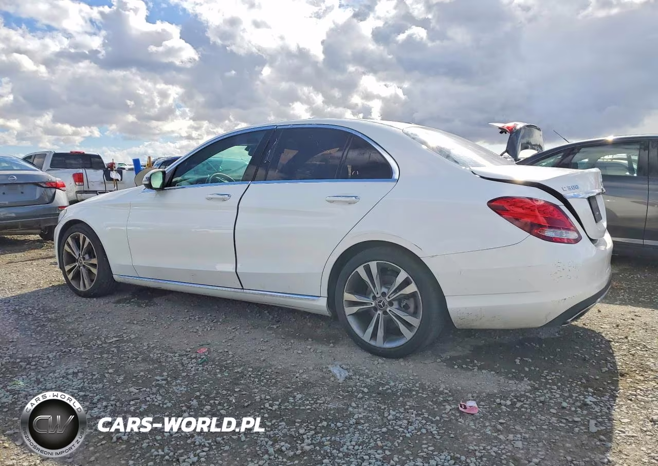 2018 Mercedes-Benz C 300 VIN:55SWF4JB2JU257520 - 2