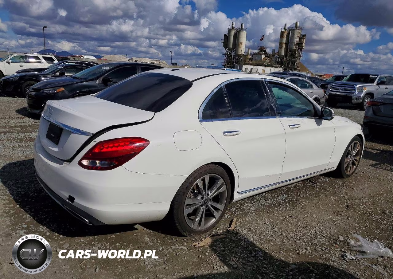 2018 Mercedes-Benz C 300 VIN:55SWF4JB2JU257520 - 3