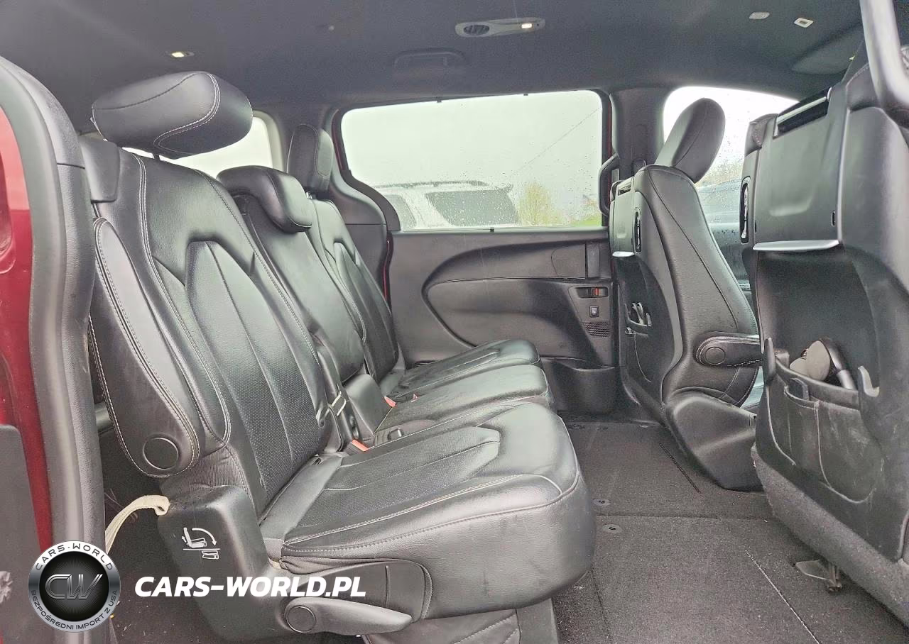2019 Chrysler Pacifica Touring L Plus VIN:2C4RC1EG6KR548474 - 11