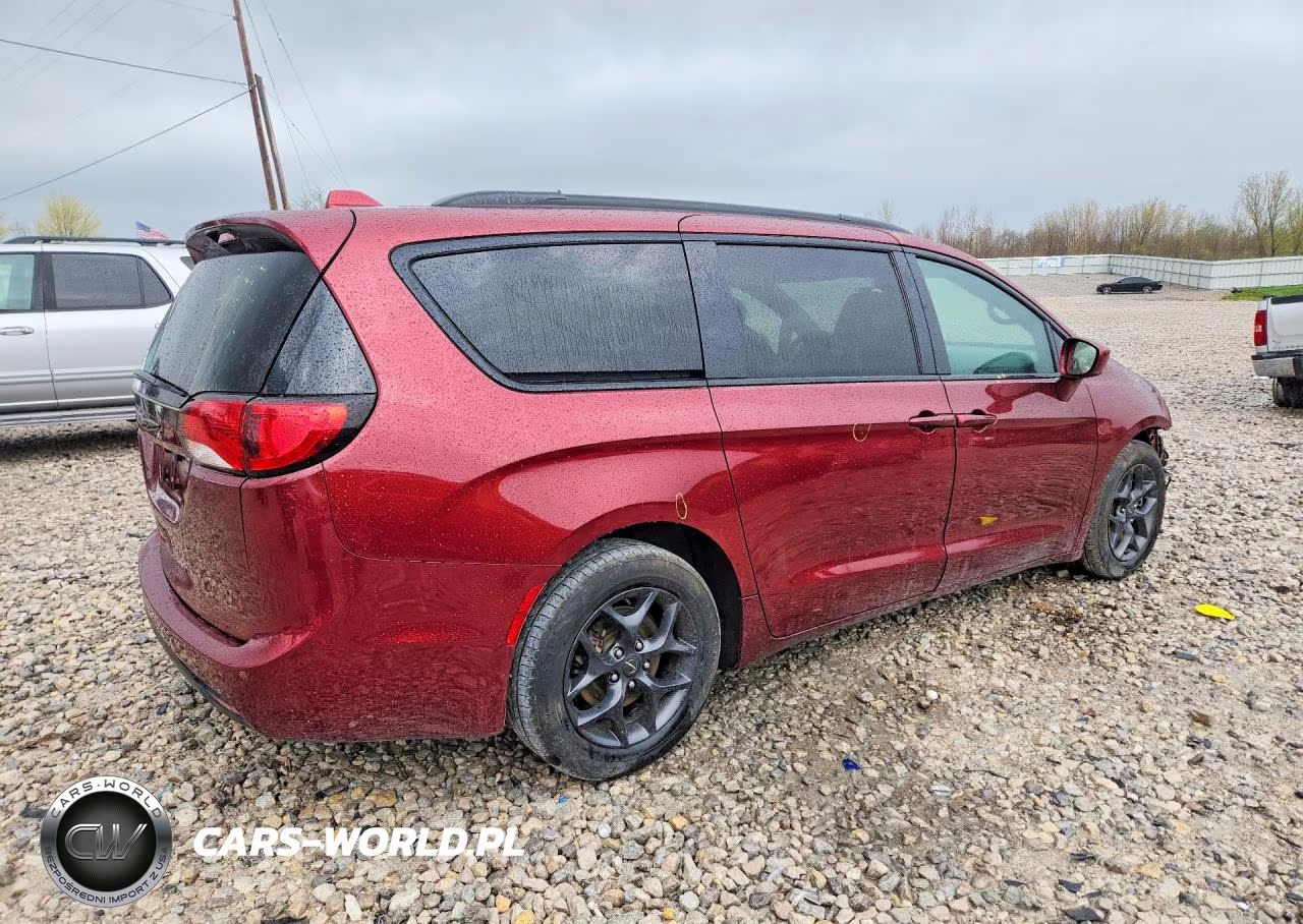 2019 Chrysler Pacifica Touring L Plus VIN:2C4RC1EG6KR548474 - 3