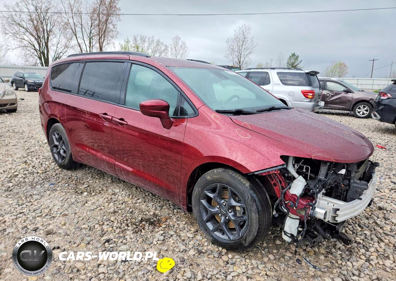 2019 Chrysler Pacifica Touring L Plus VIN:2C4RC1EG6KR548474 - 4