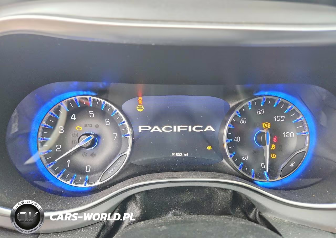 2019 Chrysler Pacifica Touring L Plus VIN:2C4RC1EG6KR548474 - 9