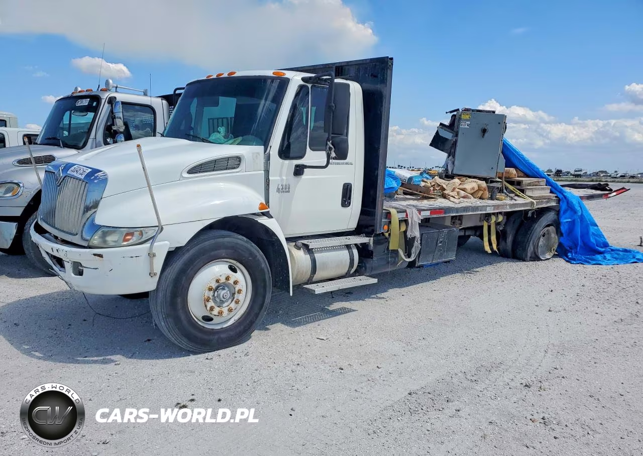 2006 International 4300 Flatbed Truck
