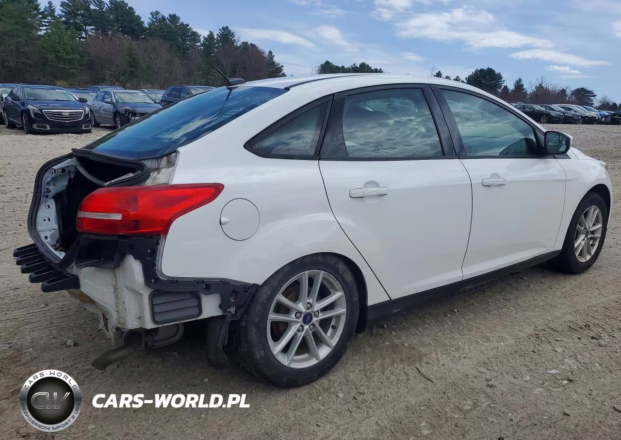 2016 Ford Focus Se VIN:1FADP3F27GL367399 - 3