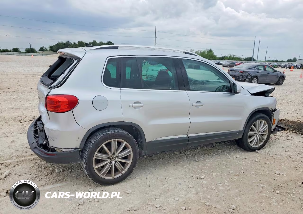 2012 Volkswagen Tiguan S VIN:WVGAV7AX2CW557936 - 3