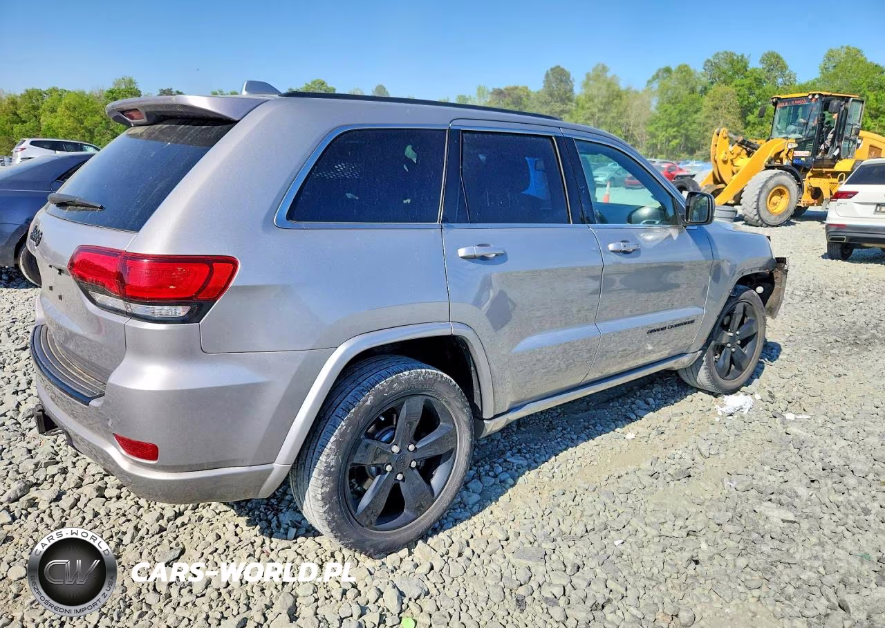 2015 Jeep Grand Cherokee Laredo VIN:1C4RJEAG6FC118560 - 3