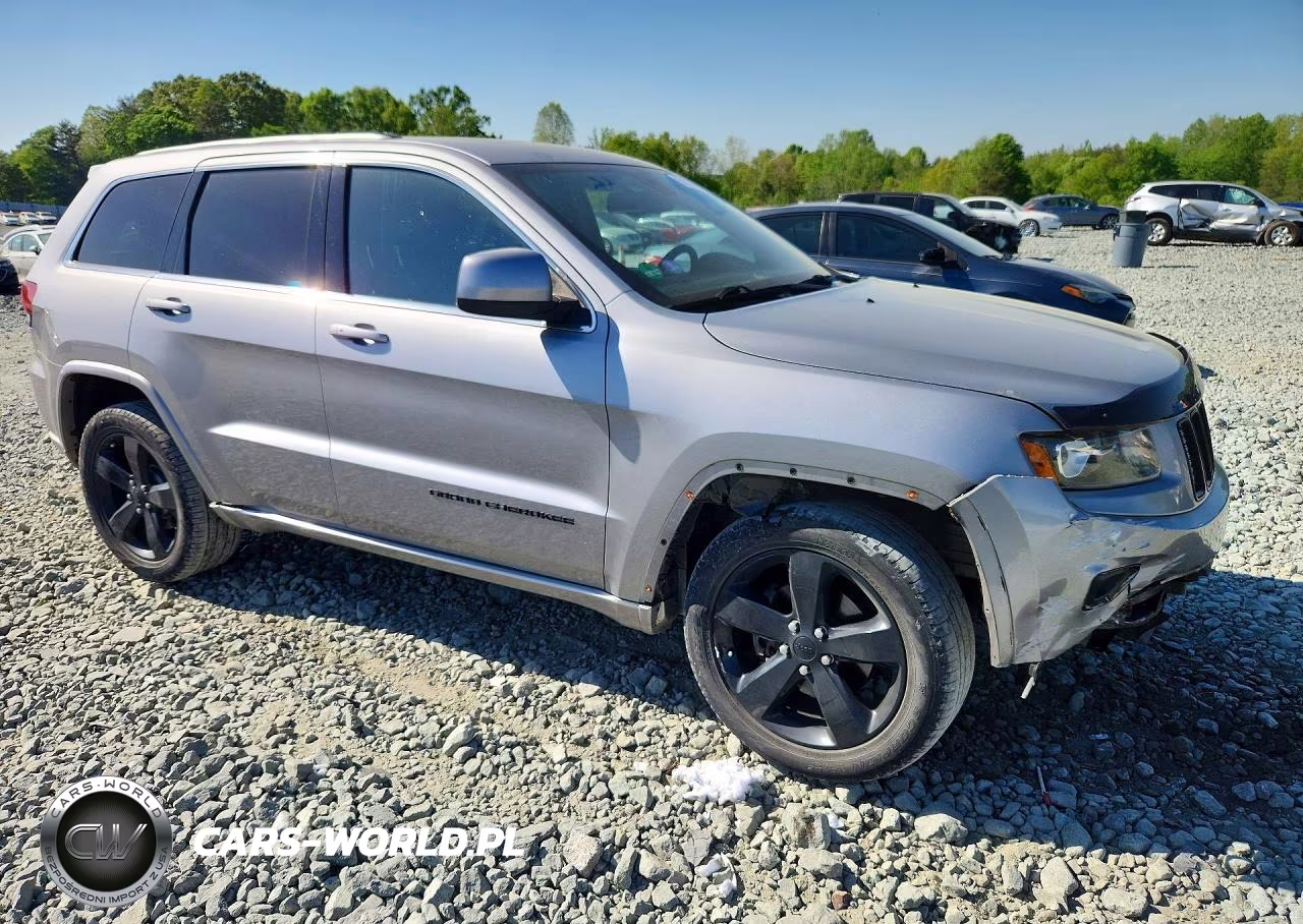 2015 Jeep Grand Cherokee Laredo VIN:1C4RJEAG6FC118560 - 4