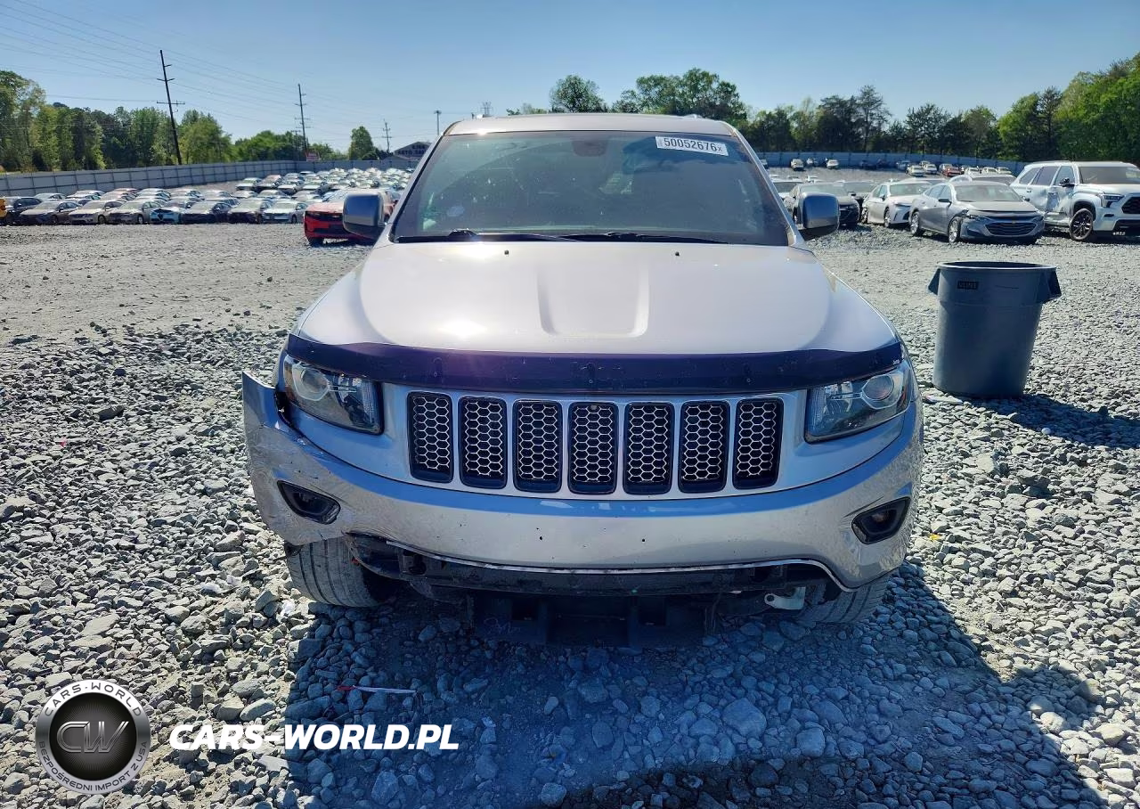 2015 Jeep Grand Cherokee Laredo VIN:1C4RJEAG6FC118560 - 5
