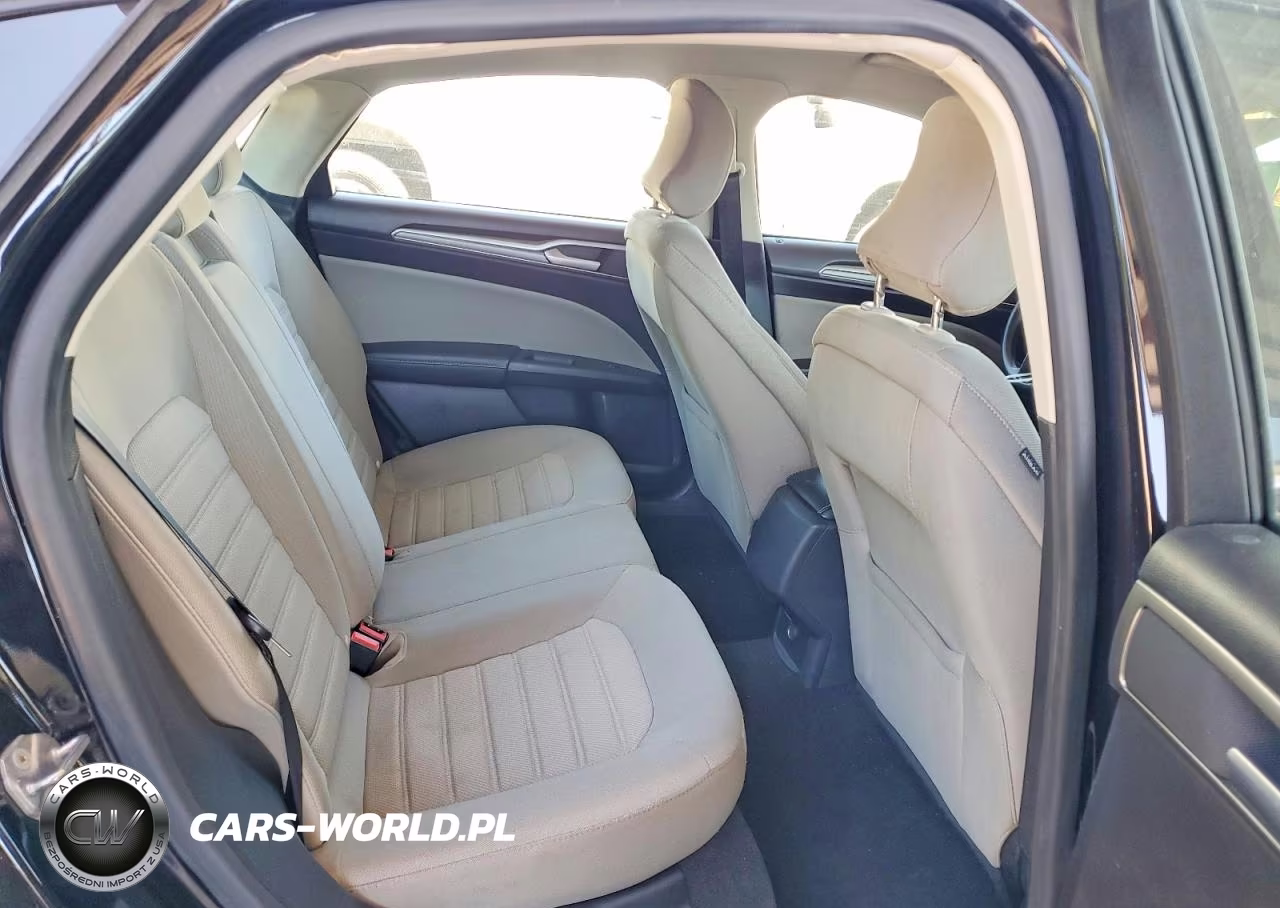 2019 Ford Fusion S VIN:3FA6P0G74KR245725 - 10