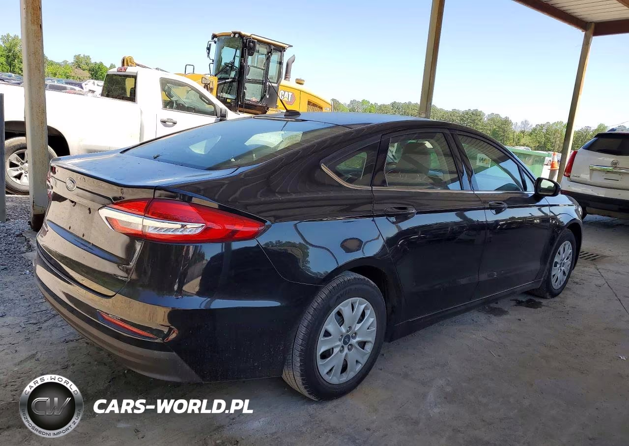 2019 Ford Fusion S VIN:3FA6P0G74KR245725 - 3
