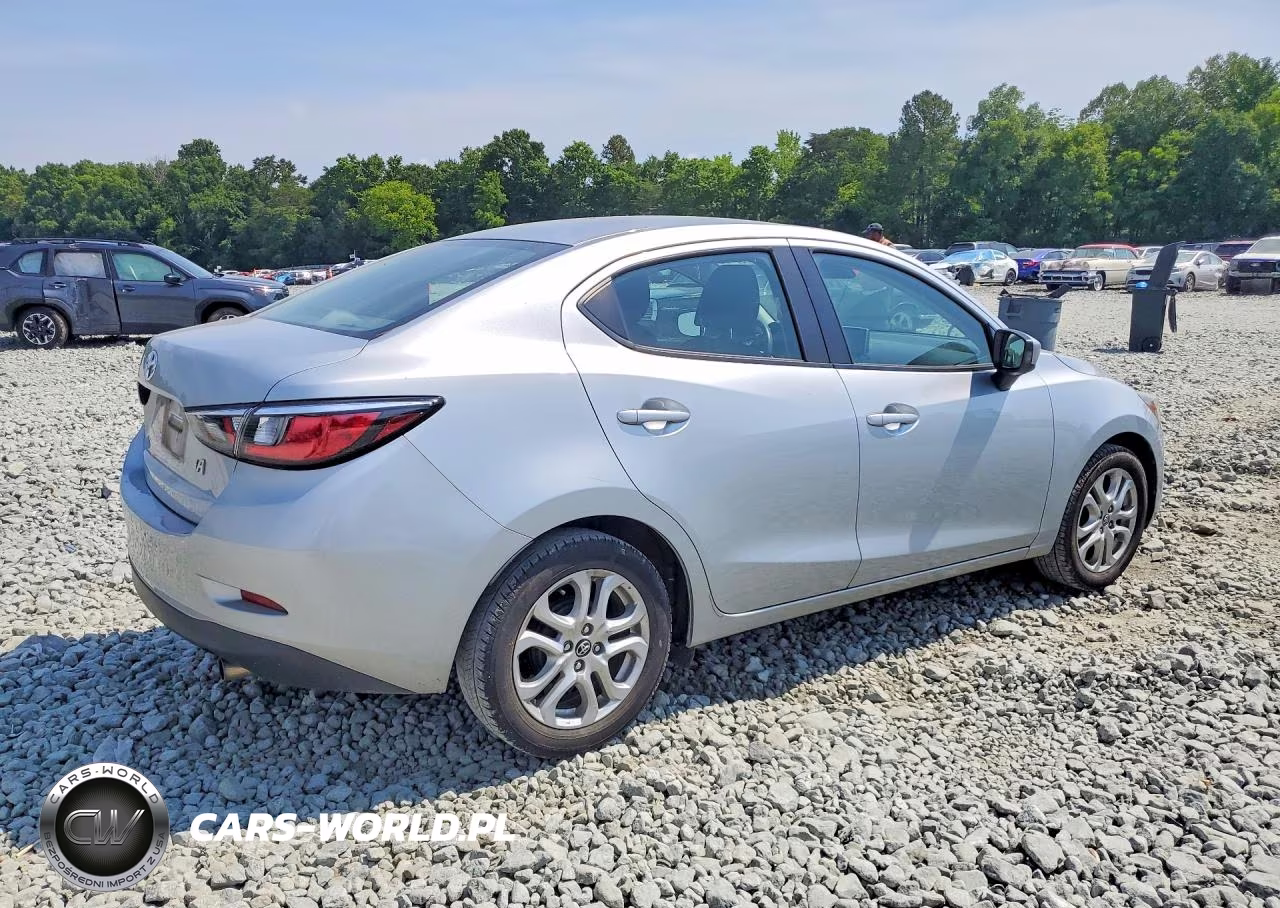 2018 Toyota Yaris Ia Base VIN:3MYDLBYV5JY325885 - 3
