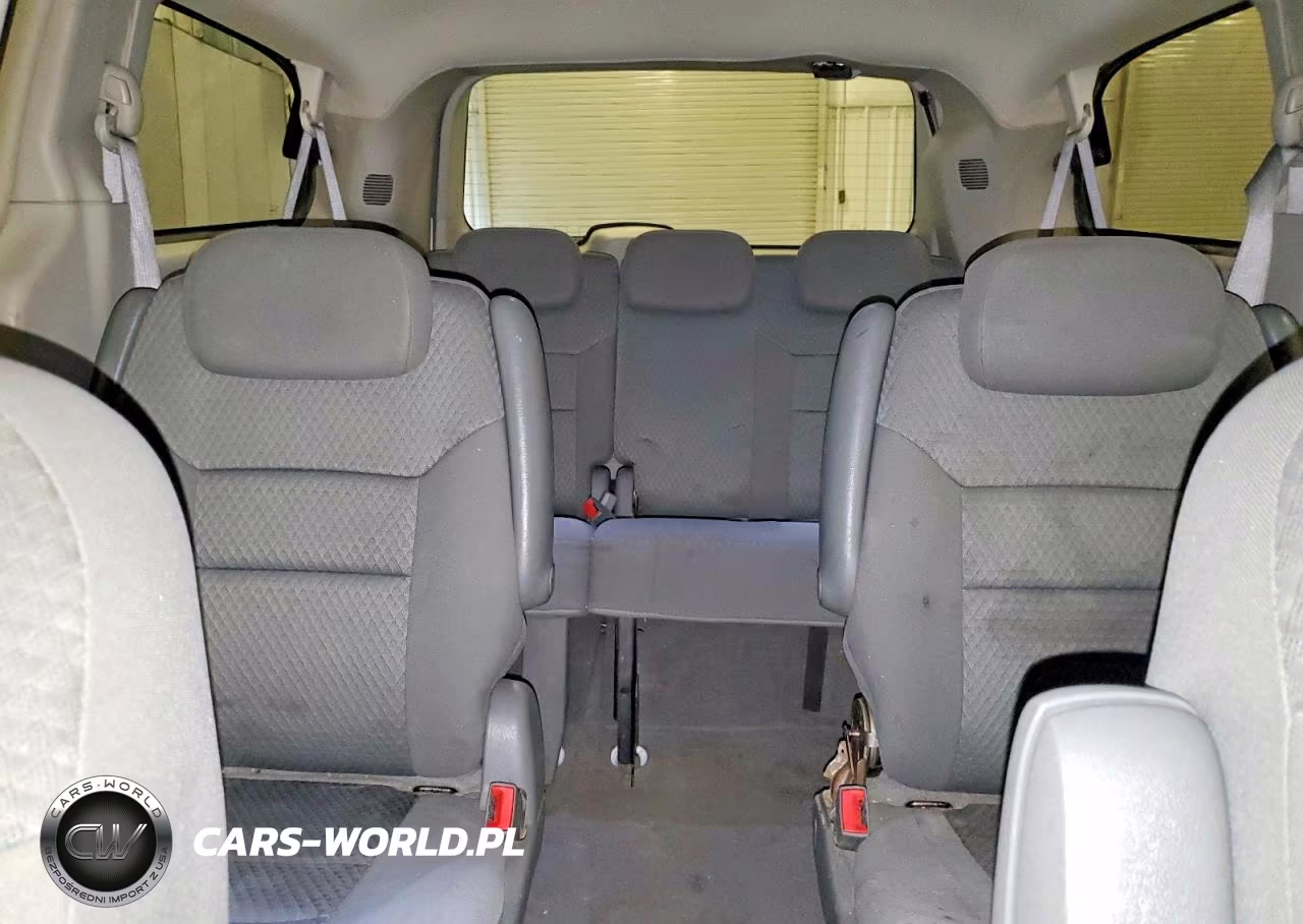 2010 Chrysler Town & Country Touring VIN:2A4RR5D15AR478770 - 10