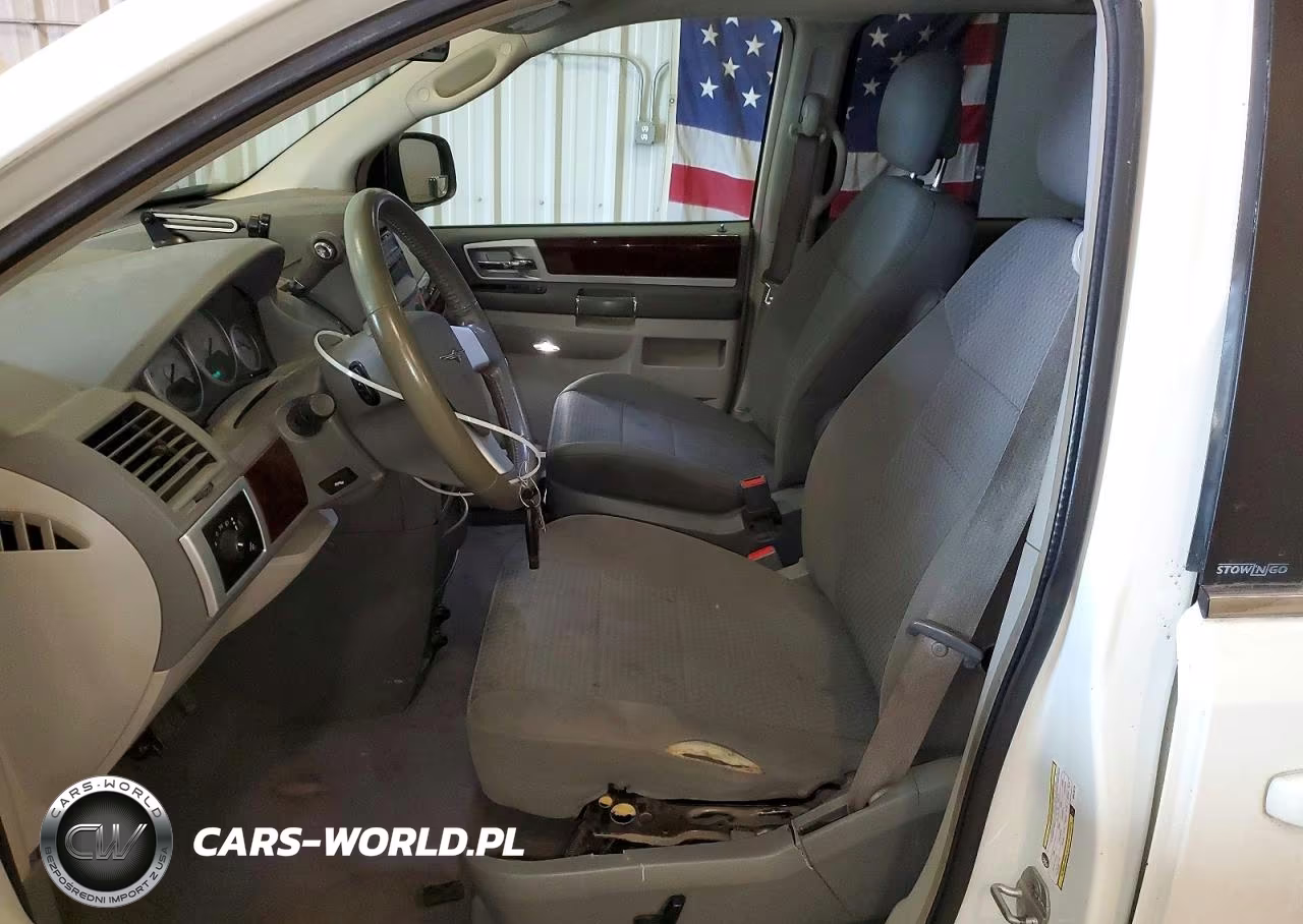 2010 Chrysler Town & Country Touring VIN:2A4RR5D15AR478770 - 7