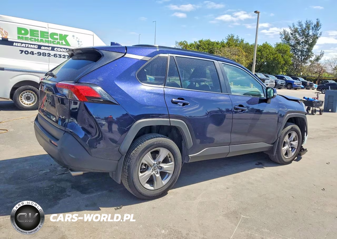 2024 Toyota Rav4 Xle VIN:2T3W1RFV1RW351104 - 3