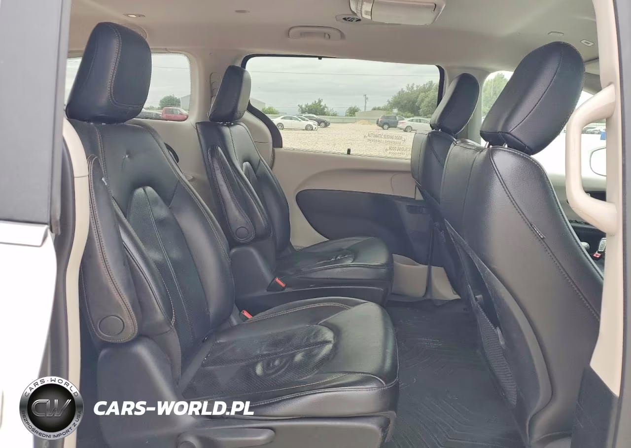 2018 Chrysler Pacifica Hybrid Touring L VIN:2C4RC1L77JR258312 - 11